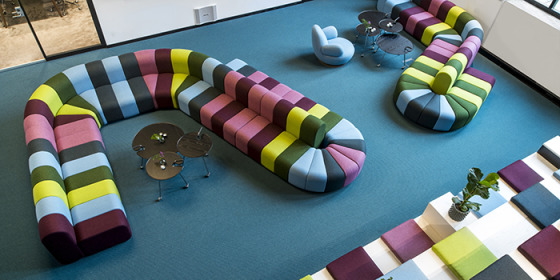 Så här ser soffan ut på SiteVisions huvudkontor i Örebro som Kajenn arkitekter ritat. Foto: Jason Strong.