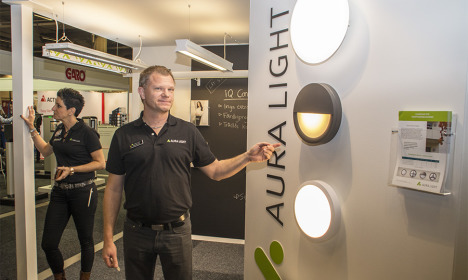 Mikael Svensson visade belysning hos Auralight.