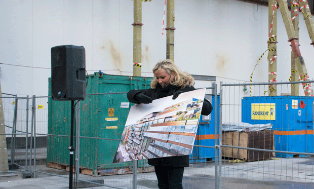 Henriette Johansson, marknadsområdeschef Urban Escape på AMF, visade hur huset kommer att se ut när det är klart.