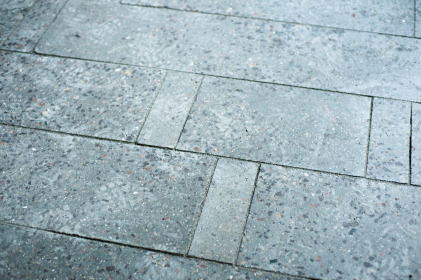 Återanvänd betong från Köpenhamns metro i golvplattorna.