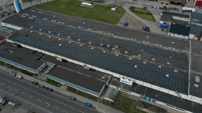 Här byggs Ystads största solcellsanläggning på tak