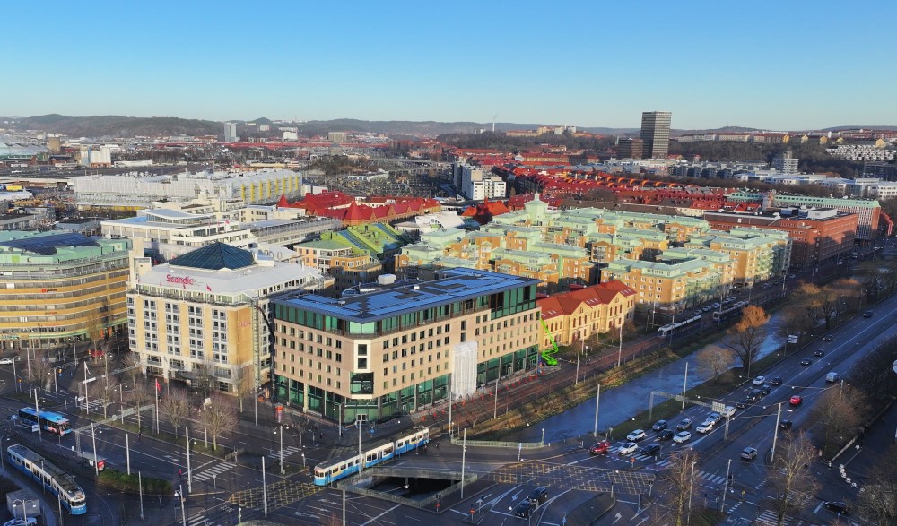 Nya glasade våningsplan blev ett lyft för Stampen i centrala Göteborg.