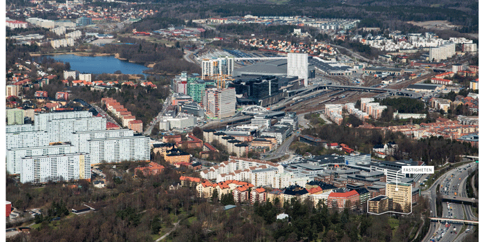 Husets placering vid porten till nationalstadsparken Haga stärker sambanden mellan stad och park.