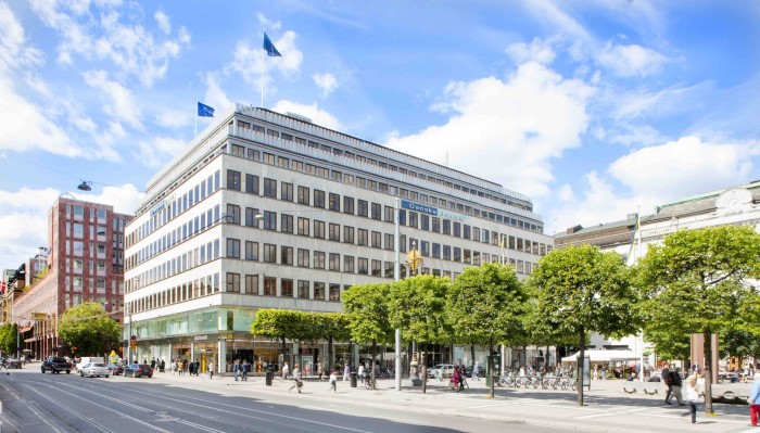 Danske Bank har sitt kontor på Norrmalmstorg 1 i Stockholm.