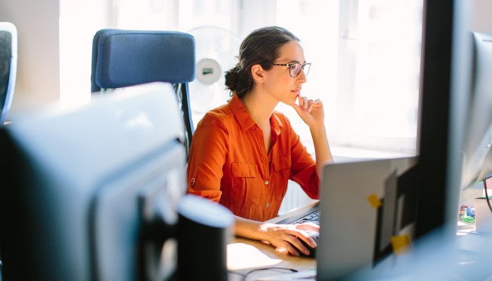 När vår hjärna störs av ljud blir vi mindre produktiva på jobbet. Foto: Getty Images