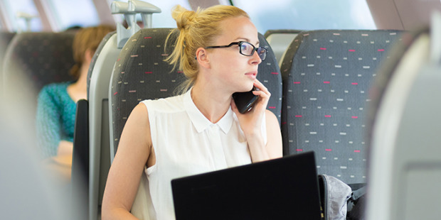 Tekniken i det moderna arbetslivet tillåter arbete när och var som helst vilket kräver tydlighet på vad arbetsgivare förväntar sig. Foto: Arbetsmiljöverket