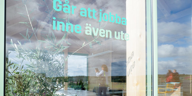 Högst uppe på husets terrass finns Linköpings första utomhusarbetsplats.