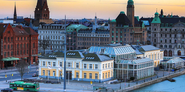 Börshuset i Malmö ligger nära Malmö centralstation.