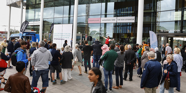 Folkfest vid invigningen av Gamlestadens torg. Foto: Marie Ullnert/Platzer Fastigheter.