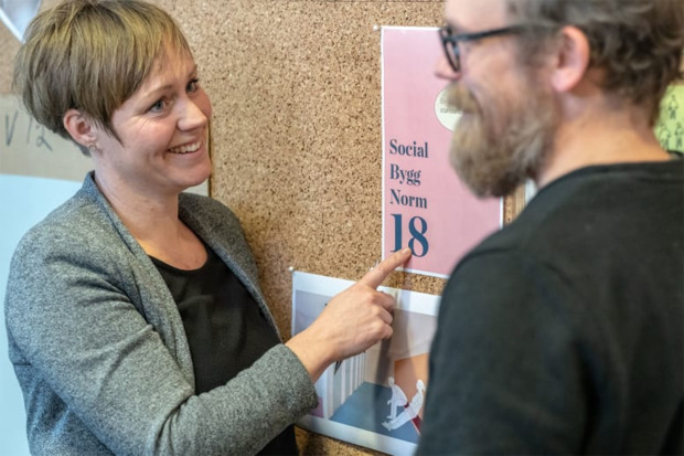 Carl Liljeblad och Hanna Börjesson i arbetet med SBN18