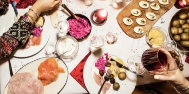 Närmare var tionde har undvikit jobbets julbord för att de tycker att deras kollegor dricker för mycket alkohol.